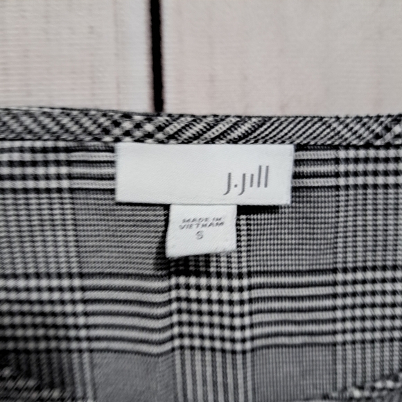 J.Jill Scoop Neck Plaid Ruffle Pleated Hem Sleeveless Blouse Size Small - Picture 2 of 7